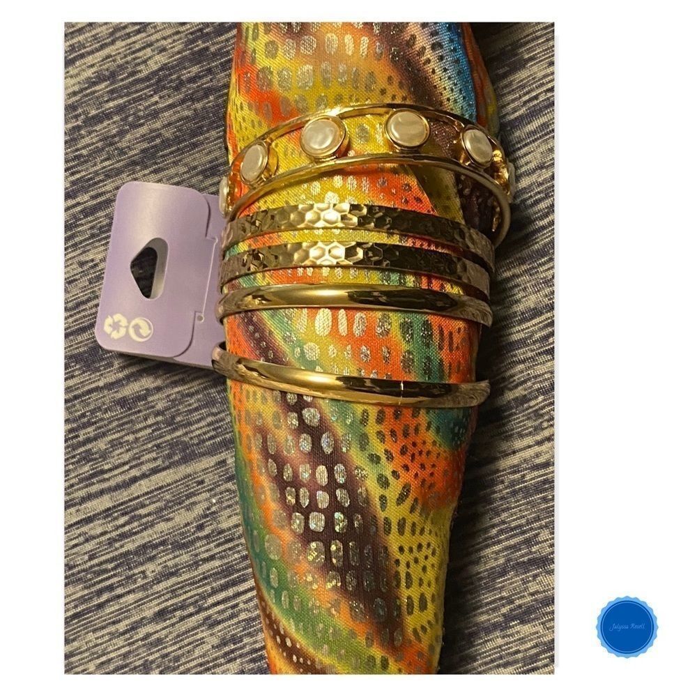 GOLD Textured Bangle Bracelets - Picture 4 of 4